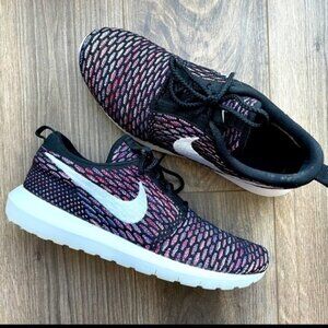 NIKE Roshe Run Flyknit